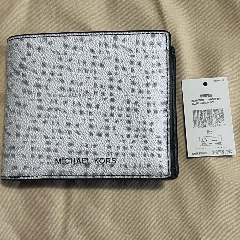 Michael Kors White wallet with Signature Style